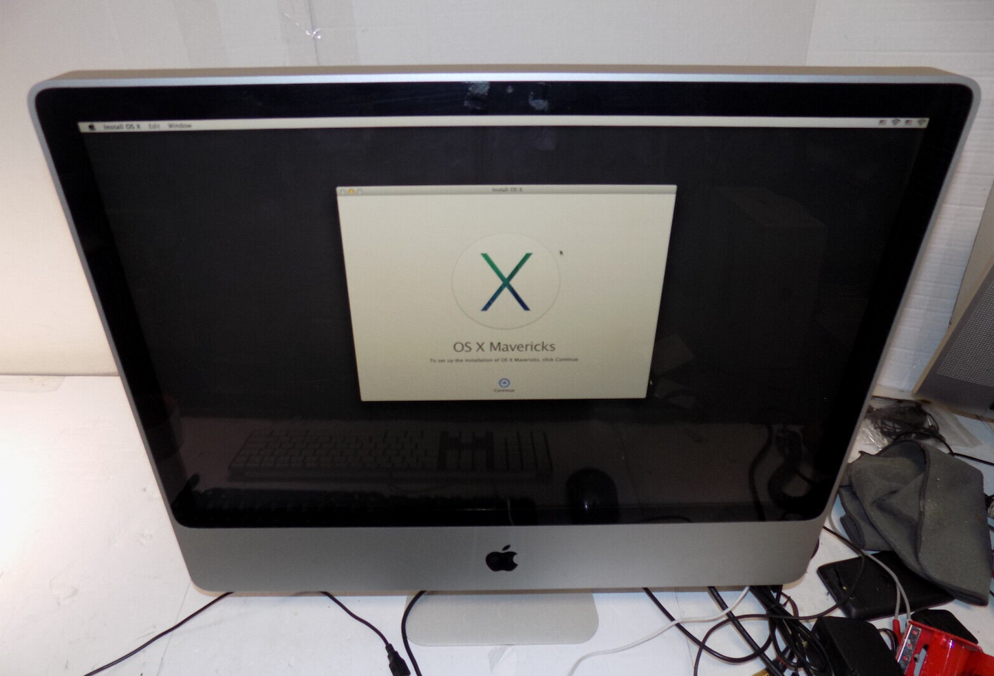 Apple iMac A1225 24" Intel Core 2 Duo 2.8 GHz, 4GB RAM 640GB HDD No OS
