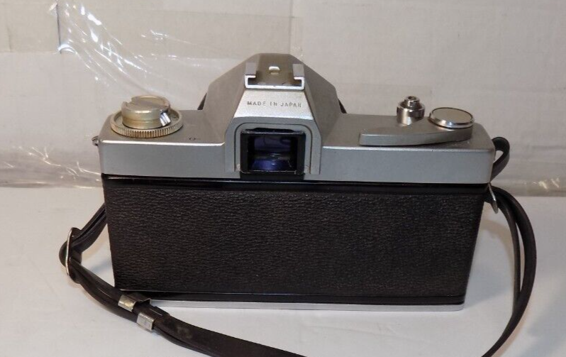 Vintage Ricoh Singlex TLS 35mm Film Camera with Auto Rikenon 1:1.7 f=50mm 016123