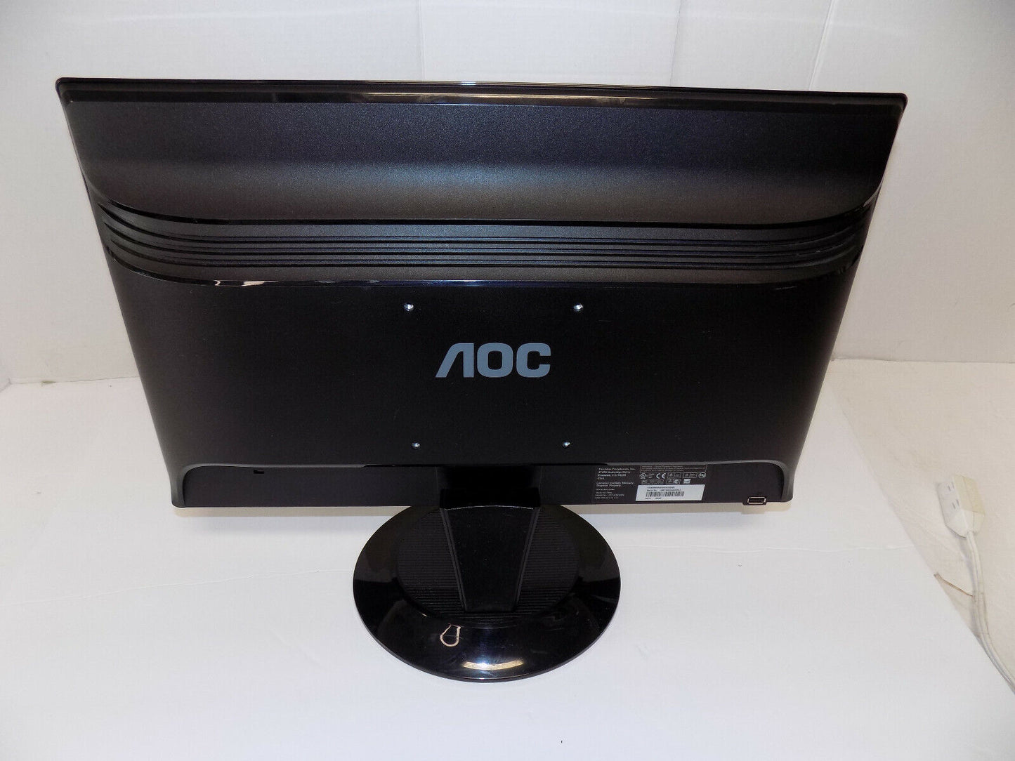 AOC 20 inch Computer Monitor VGA Widescreen w/cables