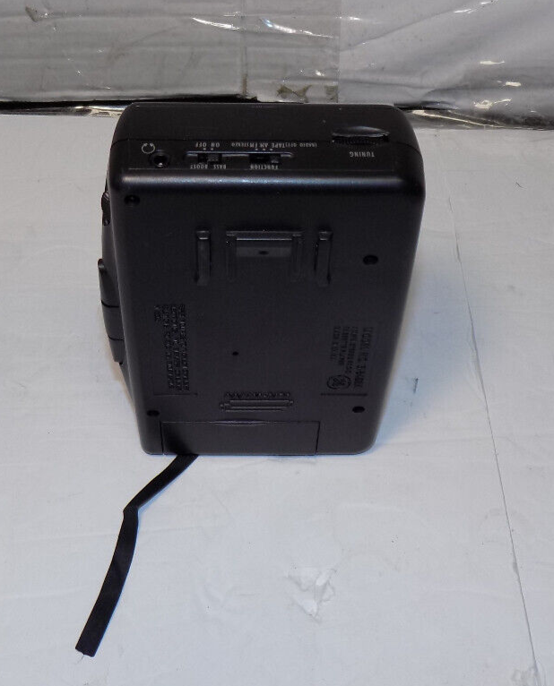 GE Portable Walkman Style AM/FM Radio Cassette Player Model 3-5468A