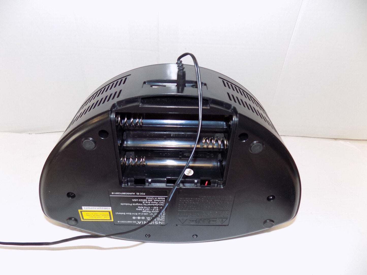 Insignia NS-CBBTCD01 Bluetooth CD Player Am/Fm Aux In USB Boom Box