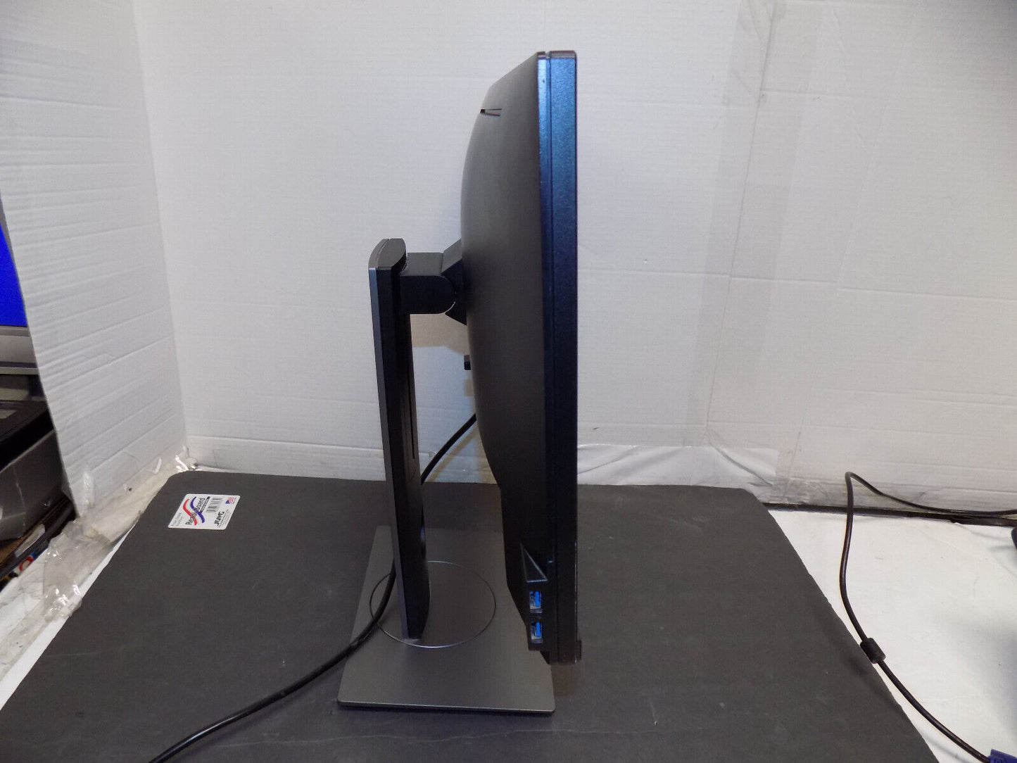 Dell Professional P2217H 22 Inch LCD Computer Monitor VGA & DisplayPort & HDMI
