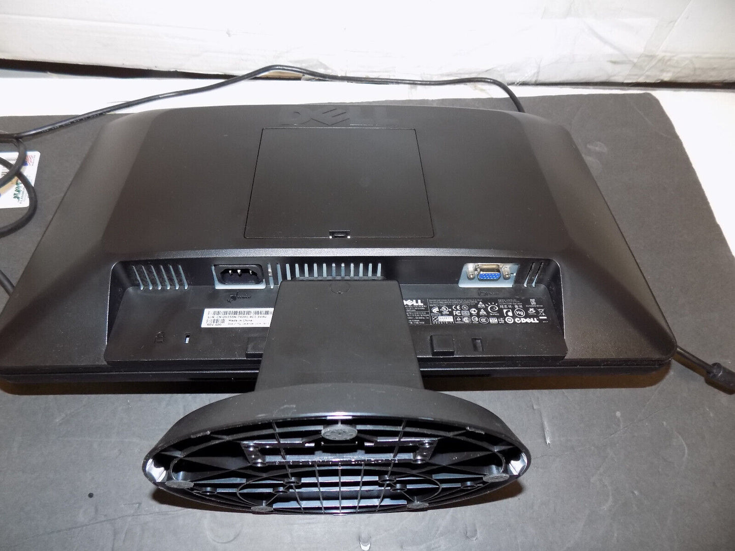 Dell IN1910NB Black 18.5 in Widescreen Flat Panel VGA LCD Computer Monitor