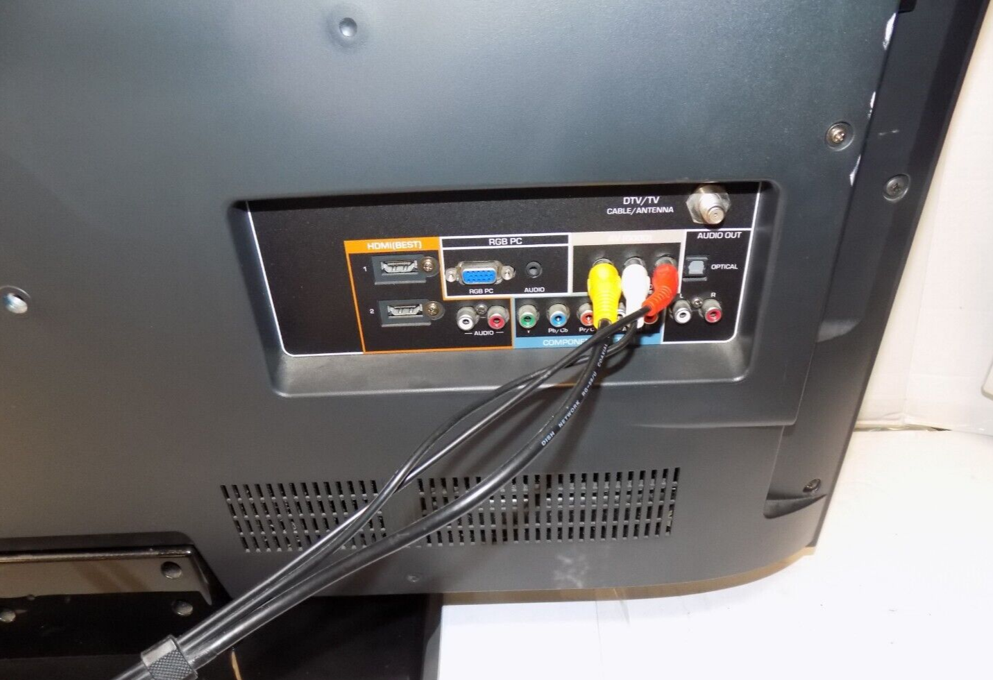 VIZIO E420VL 42 Inch HD TV with HDMI and PC Input with Remote Control