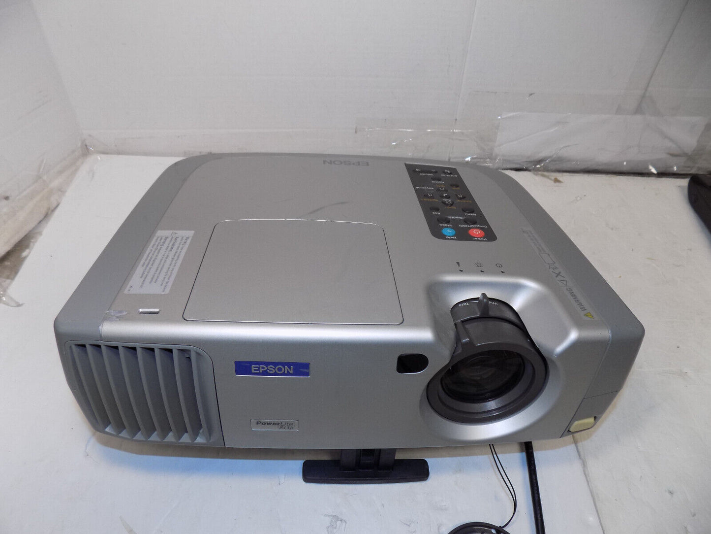 Epson PowerLite 811p (EMP-800UG) XGA 1080i 2000 ANSI Lumens LCD Projector w/Lamp