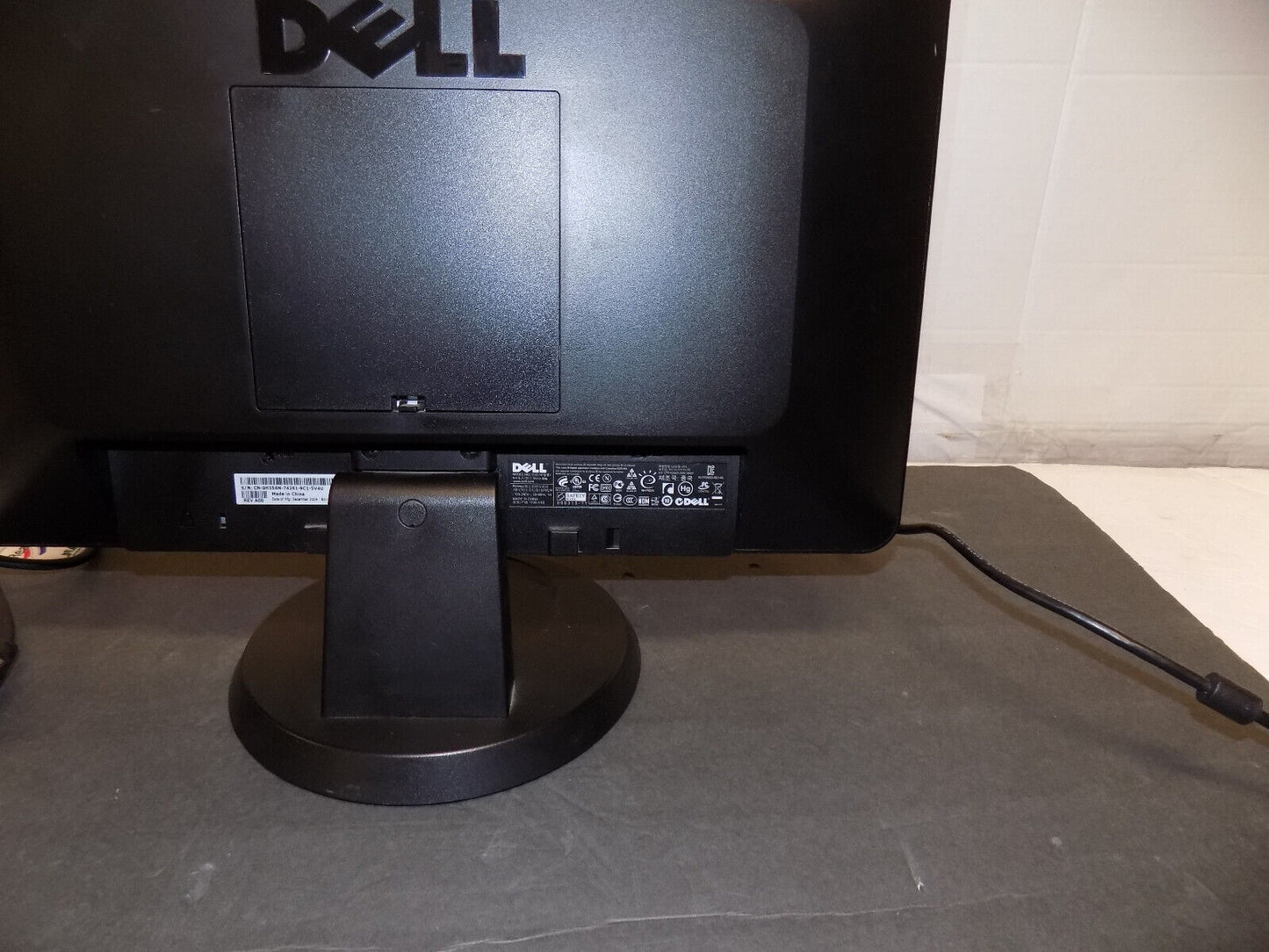 Dell IN1910NB Black 18.5 in Widescreen Flat Panel VGA LCD Computer Monitor