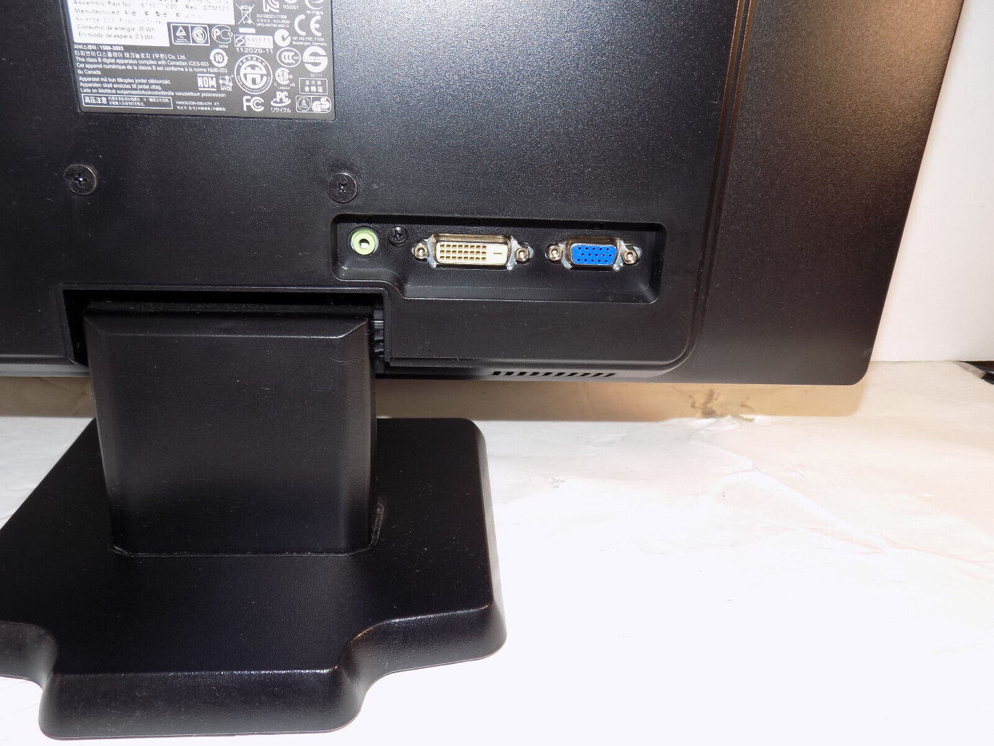 HP W2072a 20 Inch LED Computer Monitor 1600 x 900 With VGA Cable & Power Cord