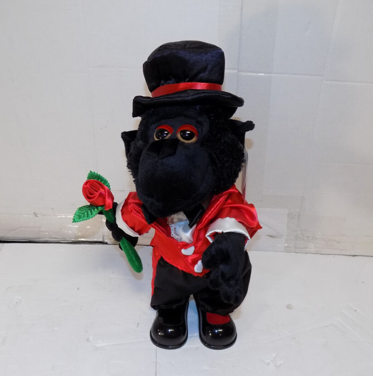 Dandee Musical Singing Dancing Valentine Gorilla "What a Wonderful World"
