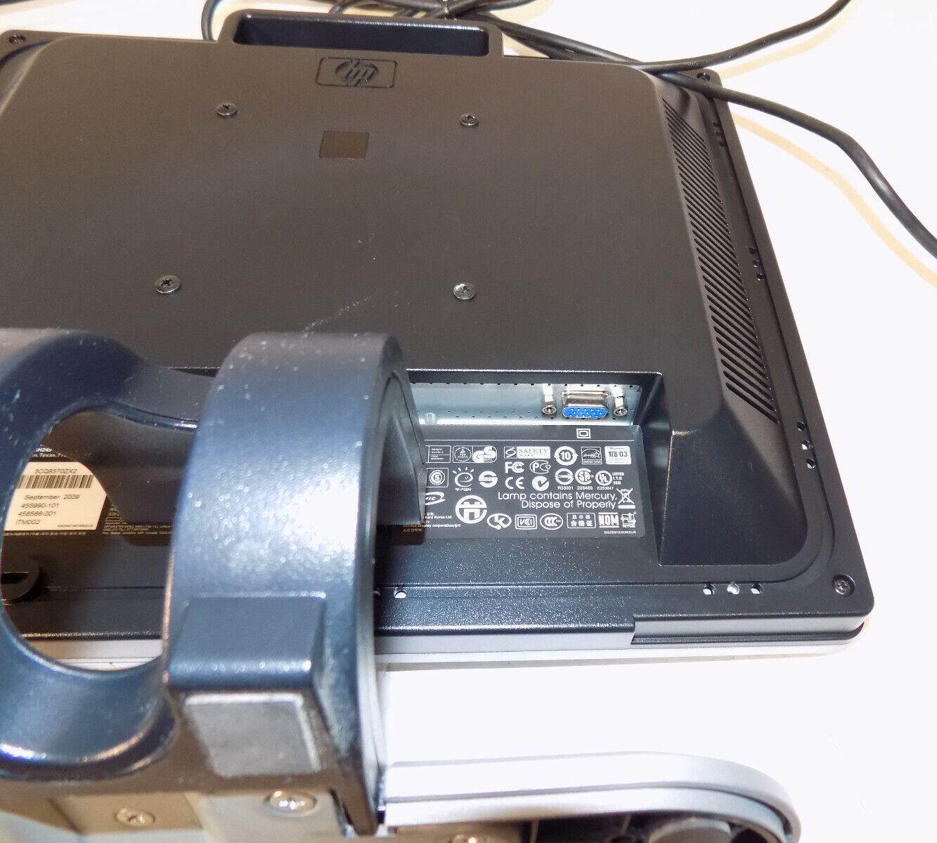 HP L1740 17 inch LCD VGA Computer Monitor With Cables