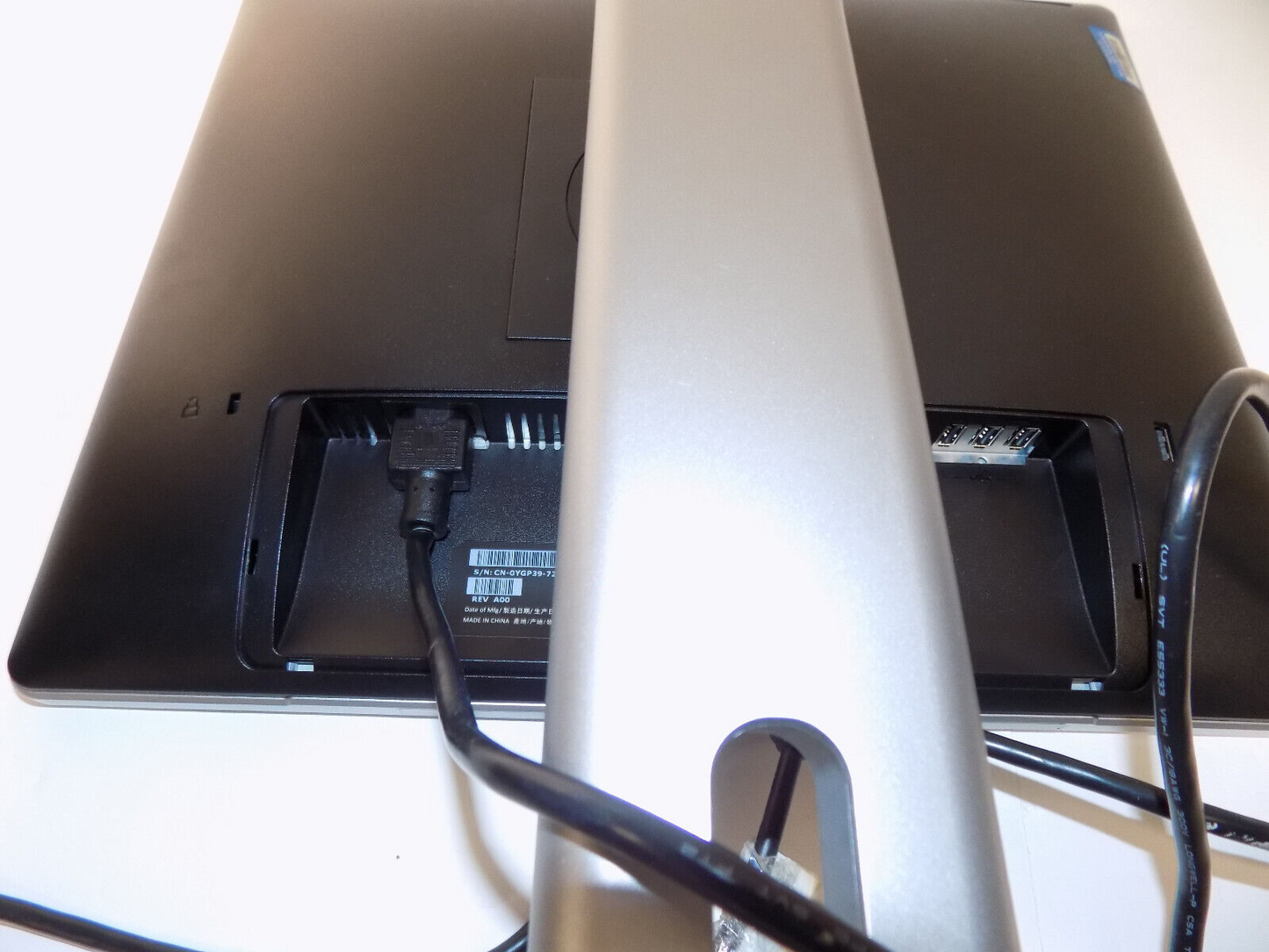 Dell P1914SF 19" Flat LED Adjustable Computer Monitor with Power and VGA Cables