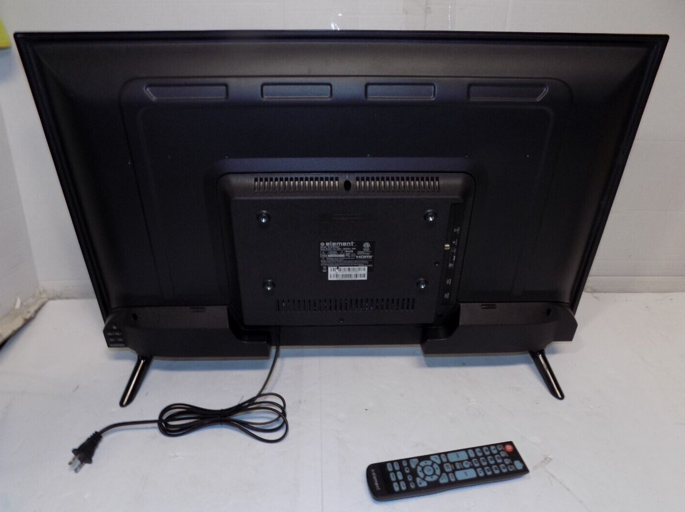 Element ELEFW328C 32" 720p HD LED TV with PC HDMI USB Inputs Remote Included