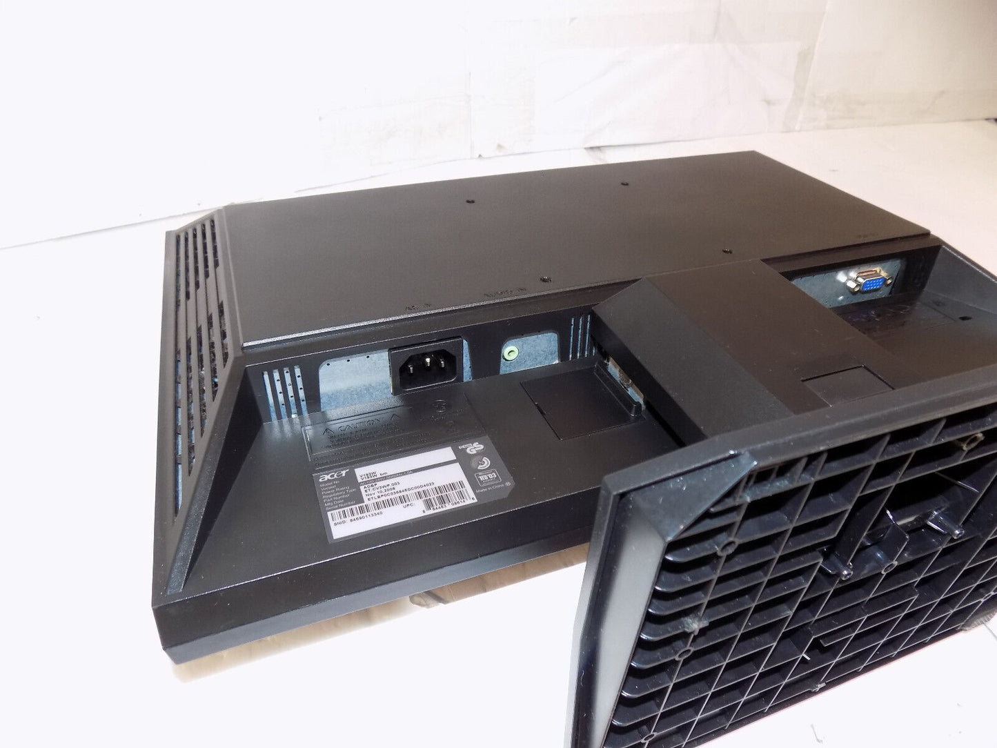 Acer V193W 19 inch Computer Monitor with Power and VGA Cables