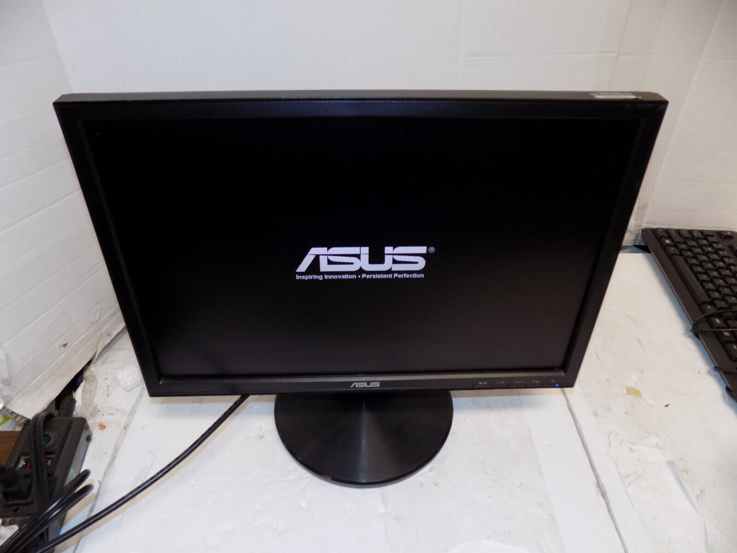ASUS VW199T-P 19" LED Widescreen Computer Monitor with Cables