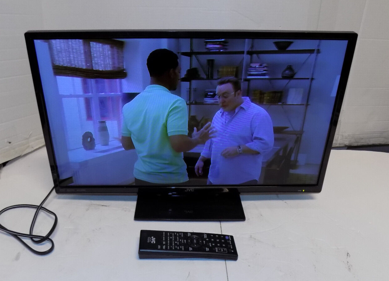 JVC LT-24DE73 24" Flatscreen TV DVD Combo 720P 60Hz LED HDTV w/ Remote Control