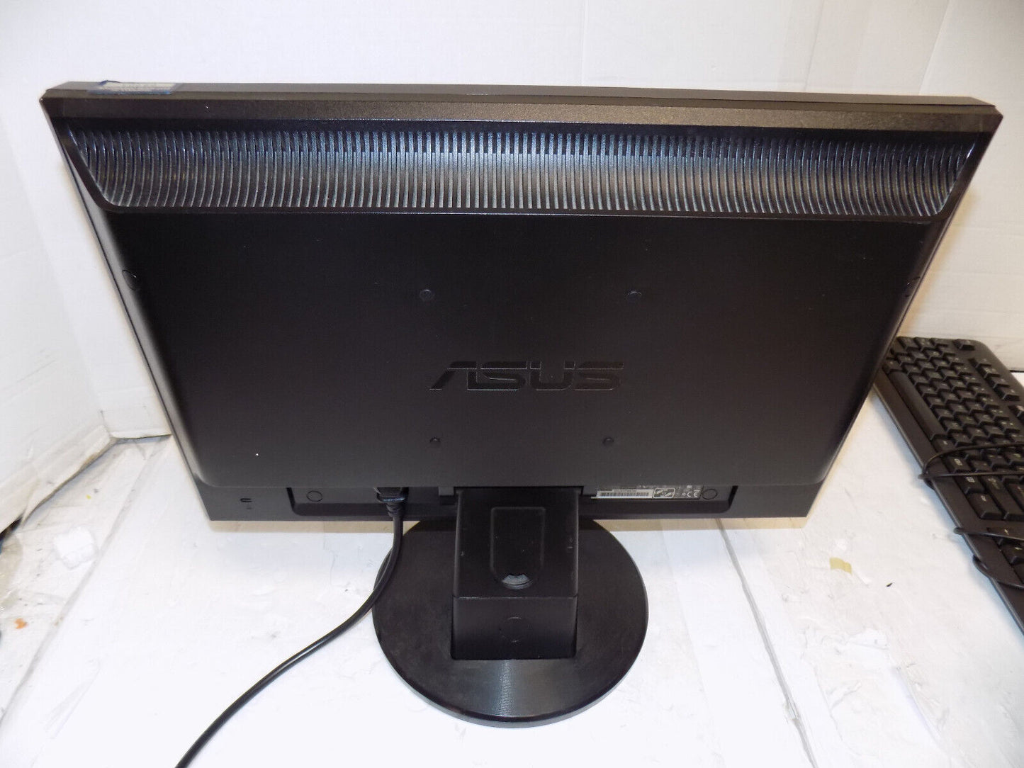 ASUS VW199T-P 19" LED Widescreen Computer Monitor with Cables