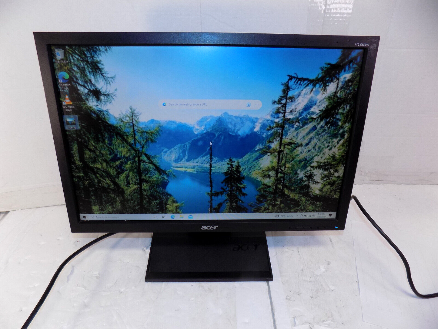Acer V193W 19 inch Computer Monitor with Power and VGA Cables