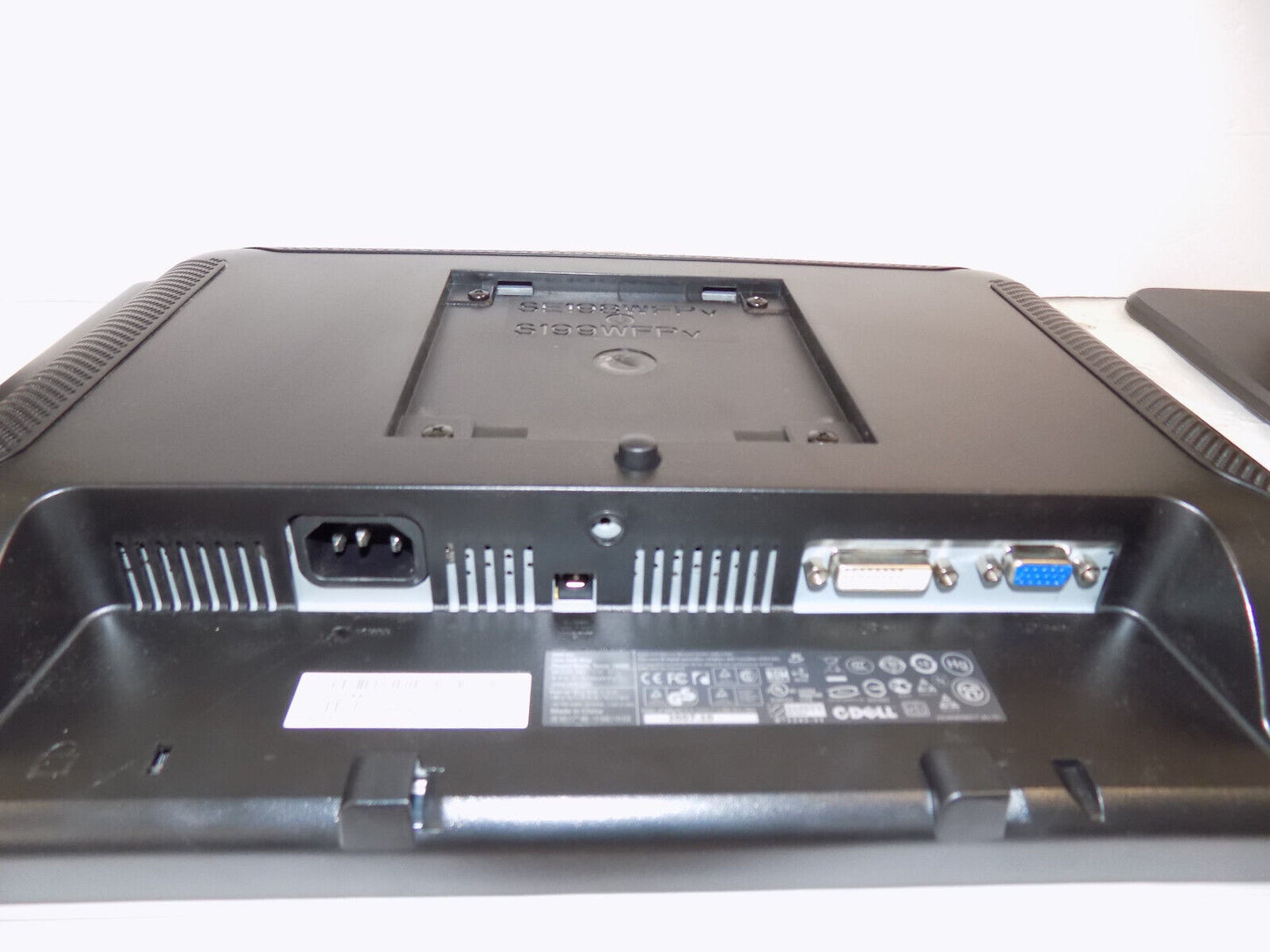 Dell S199WFPv 19 Inch Flat Panel LCD Computer Monitor