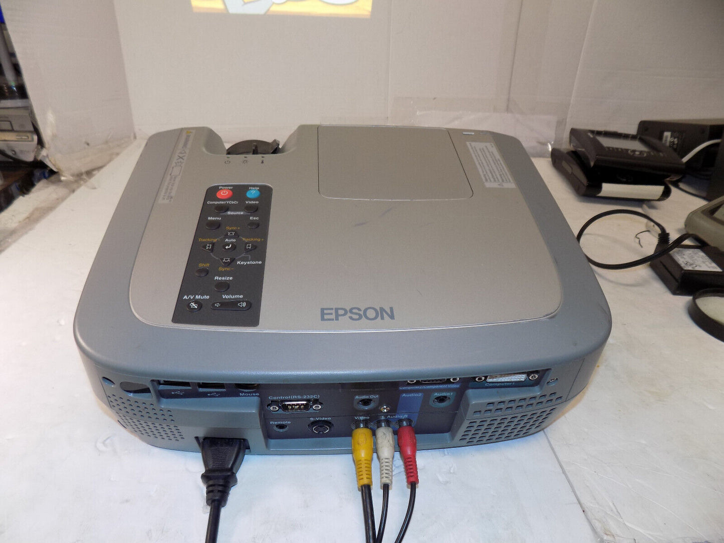 Epson PowerLite 811p (EMP-800UG) XGA 1080i 2000 ANSI Lumens LCD Projector w/Lamp