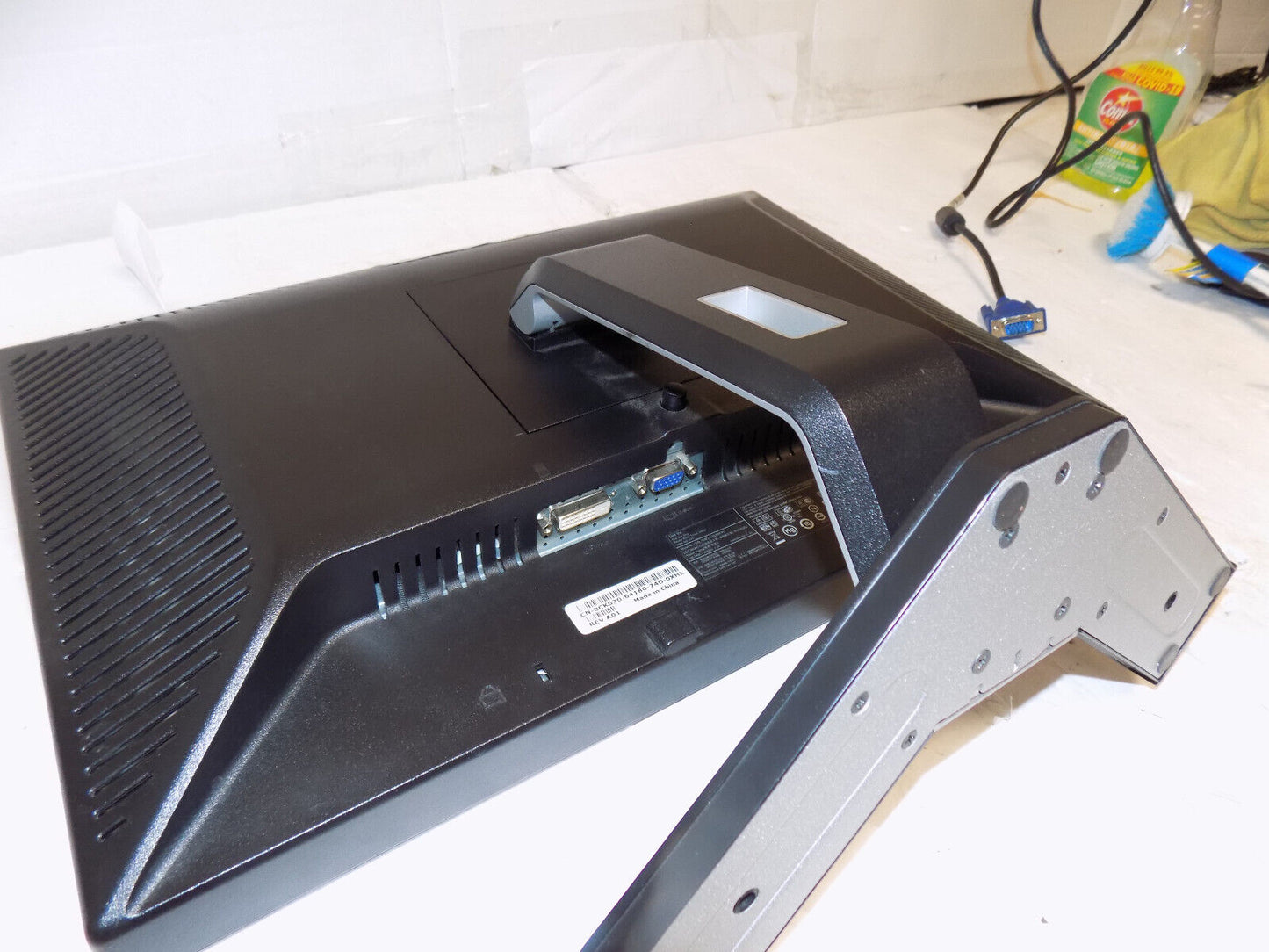 Dell E207WFPc 20 Inch LCD Widescreen Computer Monitor VGA DVI with Cables