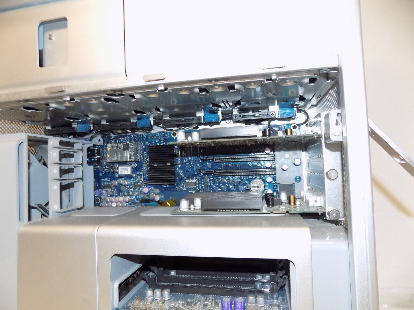 Apple A1186 Mac Pro Desktop 2008 Xeon NO RAM No Hard Drive