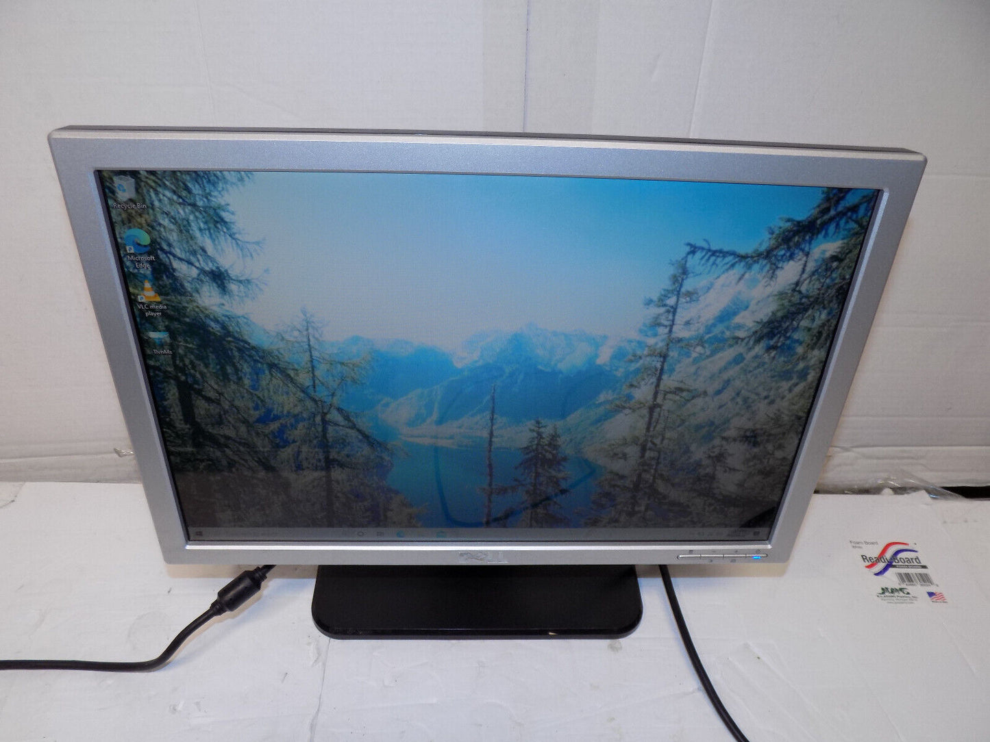Dell SE178WFPc Glossy Screen 17" LCD Computer Monitor VGA Input with Cables