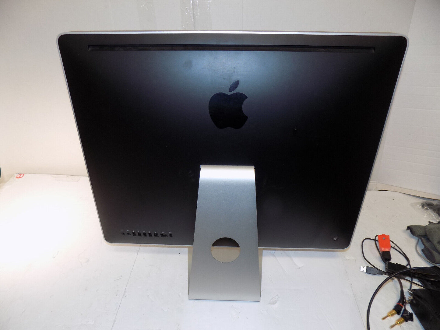 Apple iMac A1225 24" Intel Core 2 Duo 2.8 GHz, 4GB RAM 640GB HDD No OS
