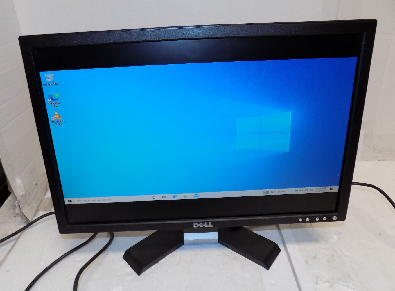 Dell E207WFPc 20 Inch LCD Widescreen Computer Monitor VGA DVI with Cables
