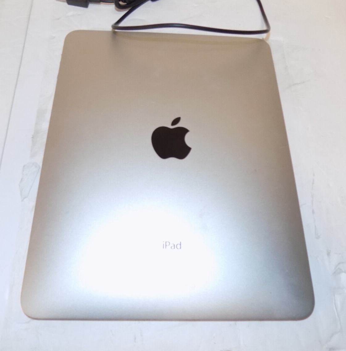 Apple iPad 1st Generation Model A1219 32GB Wi-Fi 9.7 Inch Silver
