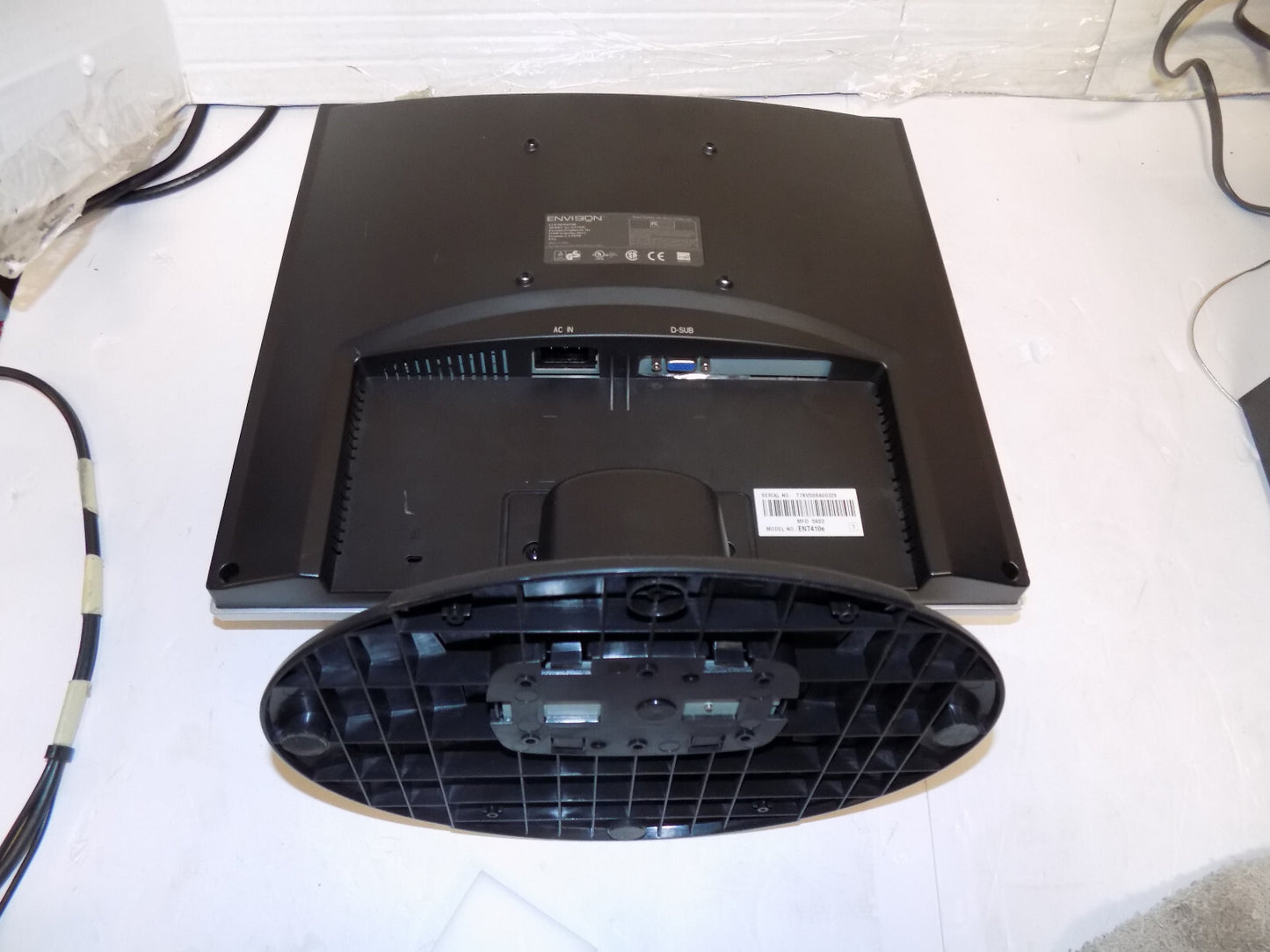 Envision EN7410e 17 inch Square Computer Monitor 1280 x 1024 with Cables