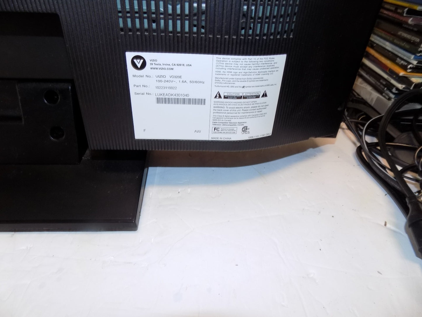 VIZIO 32-Inch 720p LCD HDTV VO320E with Remote - PC input / Audio Out