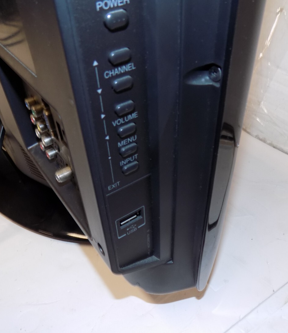 Toshiba 32C100U2 32 Inch LED-LCD HDTV Flatscreen TV 720p with Remote PC Input