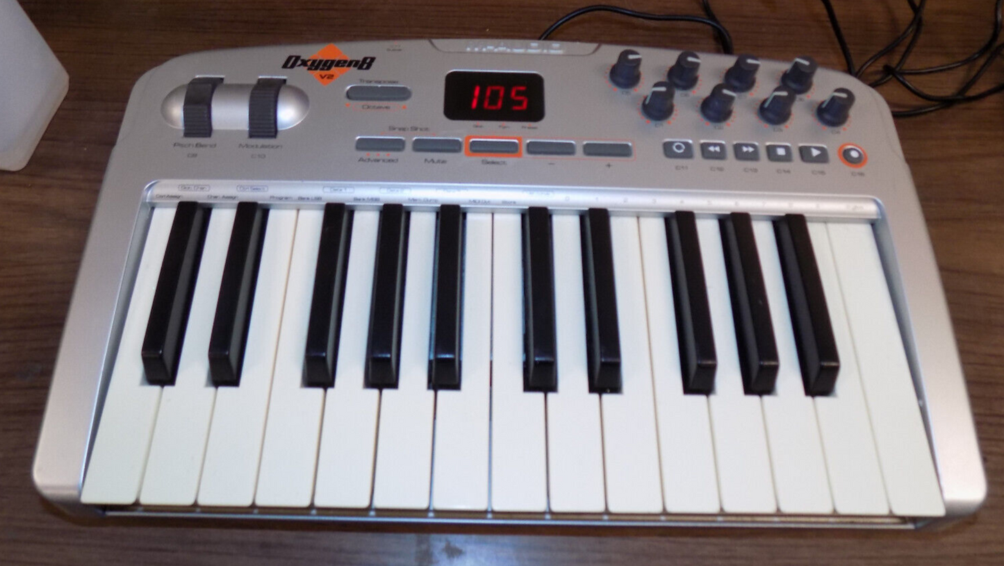 M-Audio Oxygen 8 v2 25-Key MIDI USB Keyboard Controller With Adapter Tested