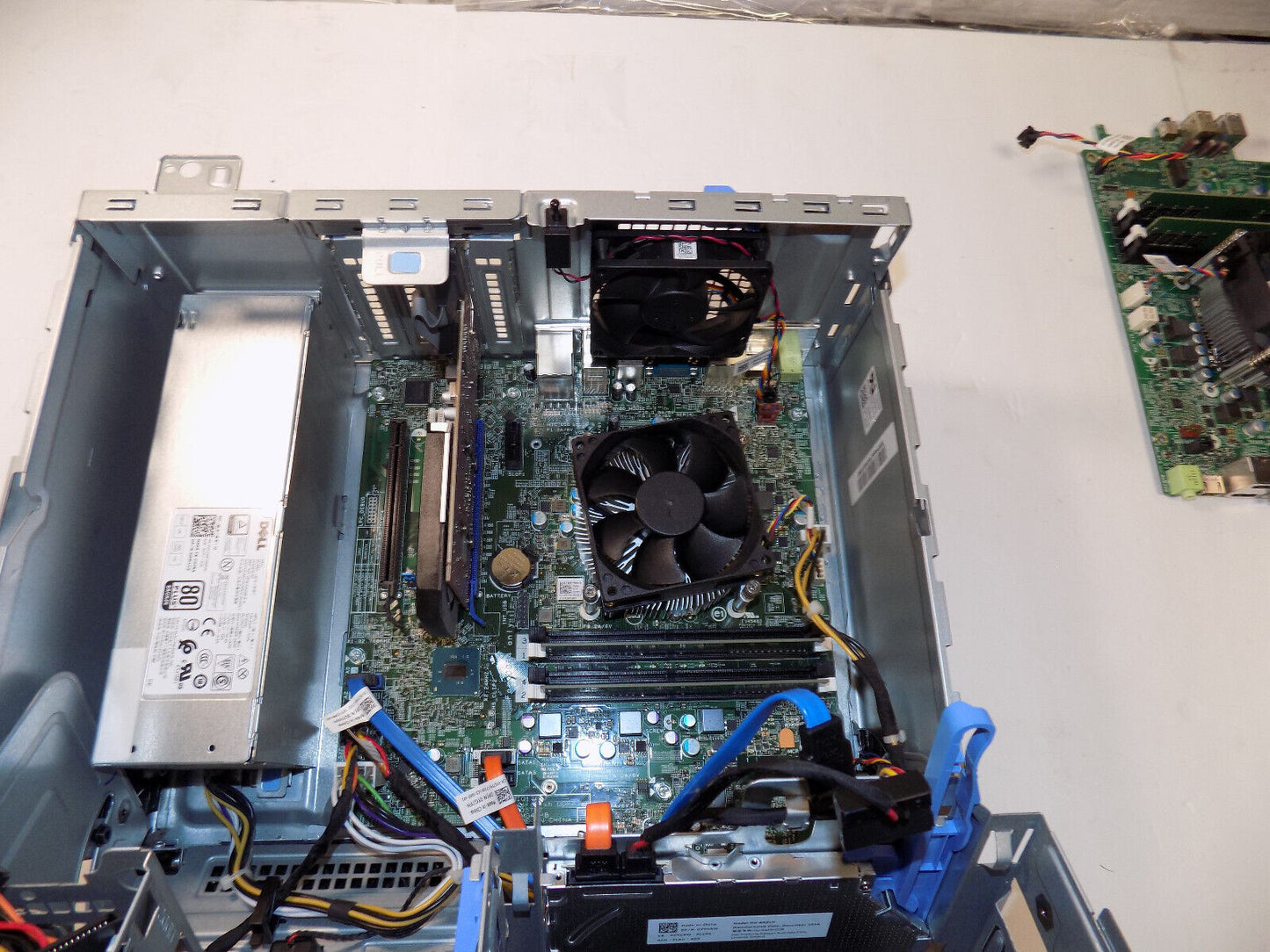 Dell OptiPlex 7040 PC SFF i5 CPU, Video Card, 8 GB RAM No HDD No Side Panel
