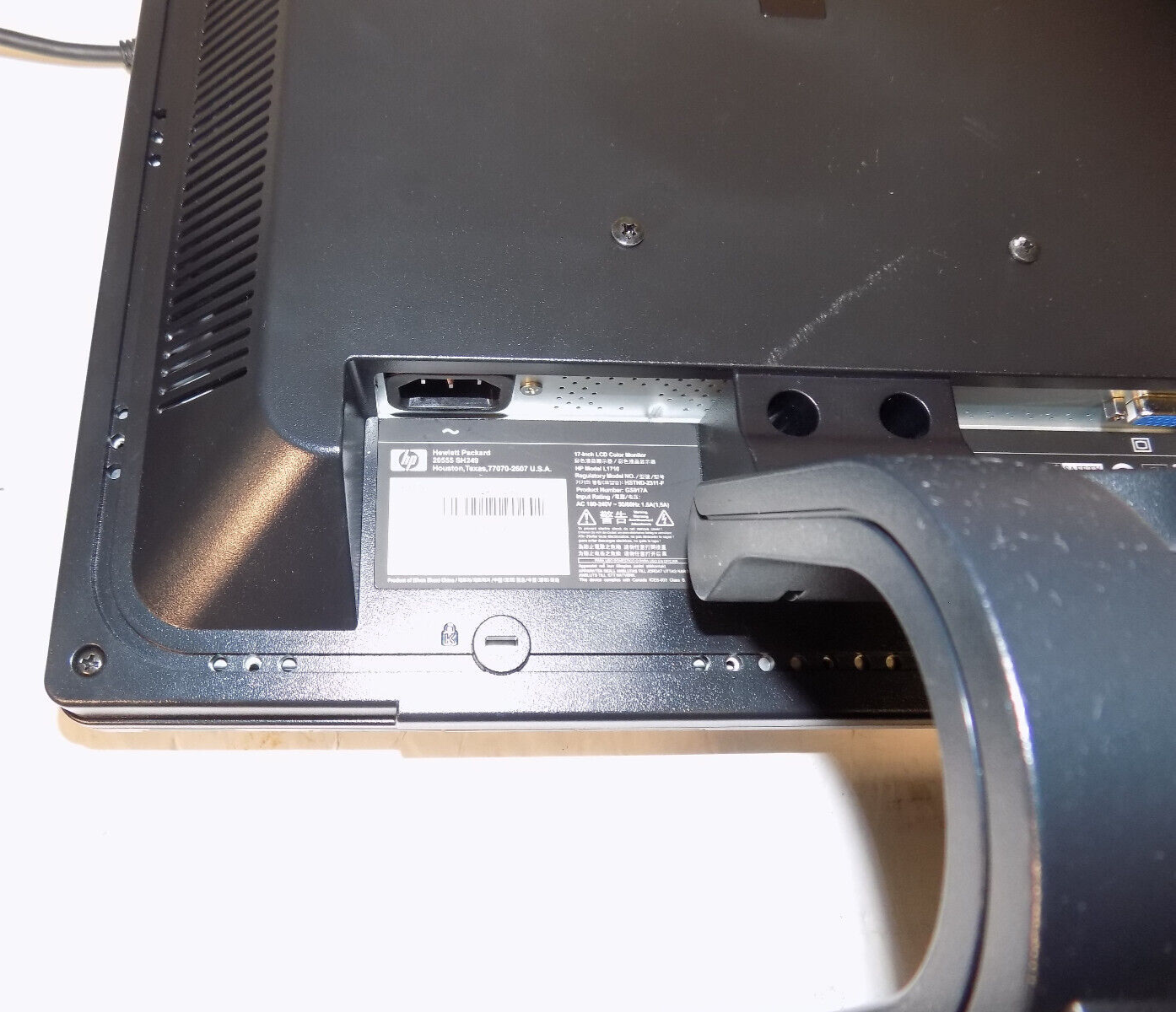 HP L1740 17 inch LCD VGA Computer Monitor With Cables