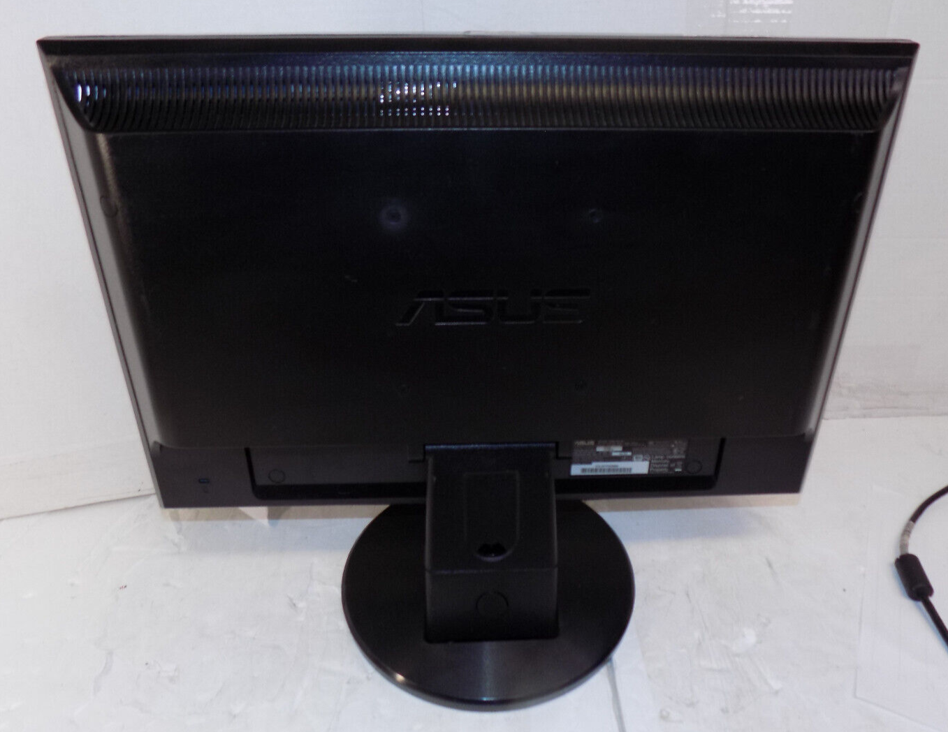 ASUS VW193TR 19" Widescreen LCD Computer Monitor w/ Built In Speakers w/ Cables