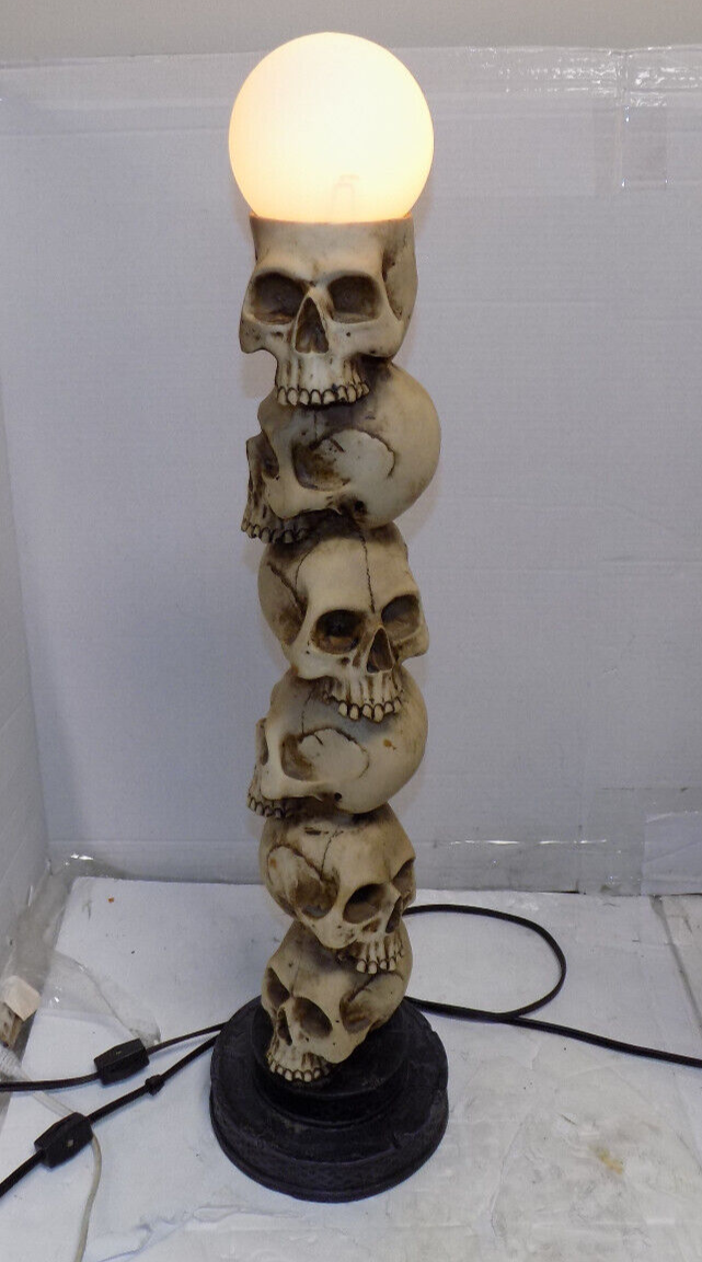Design Toscano Skulls Totem Sculpture Lamp 28" Tall