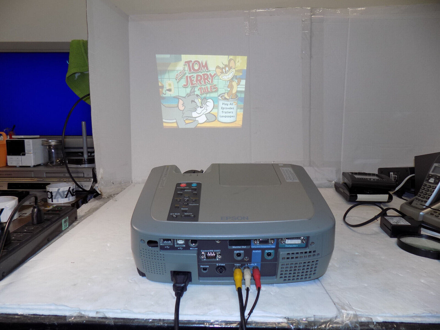 Epson PowerLite 811p (EMP-800UG) XGA 1080i 2000 ANSI Lumens LCD Projector w/Lamp