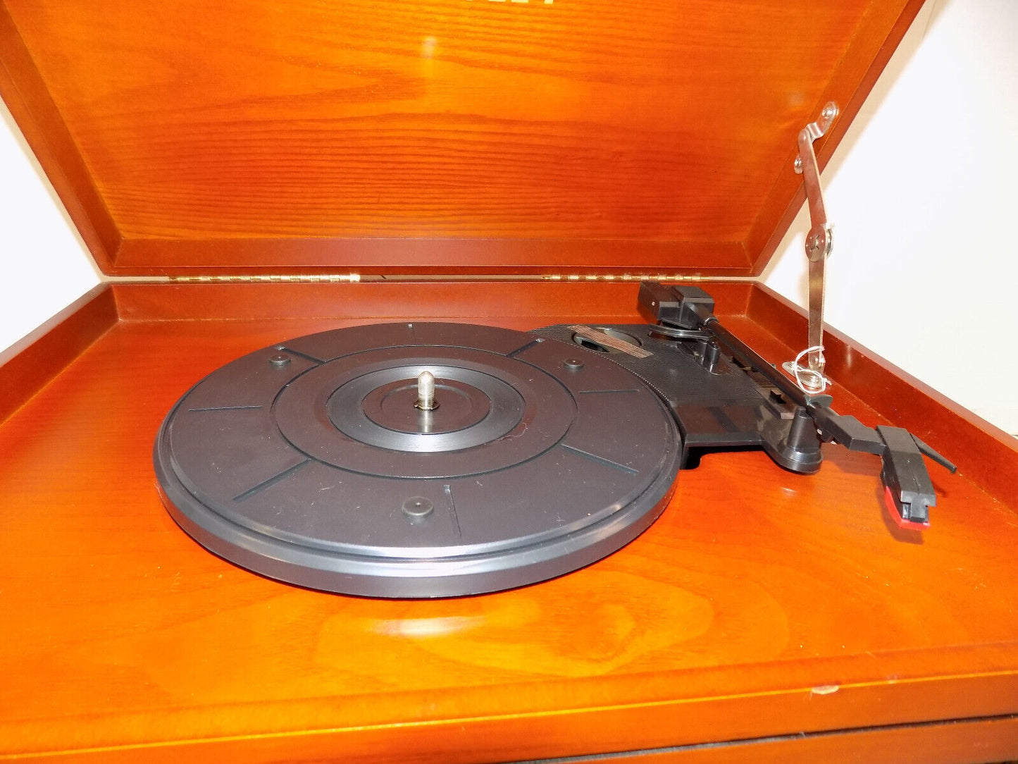CROSLEY MODEL CR66 RECORD PLAYER CD PLAYER AM/FM CASSETTE VGC AUX IN