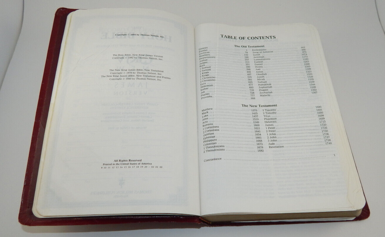 HOLY BIBLE NKJV Giant Print Red Letter Center Column Reference 1982 Nelson 993BG