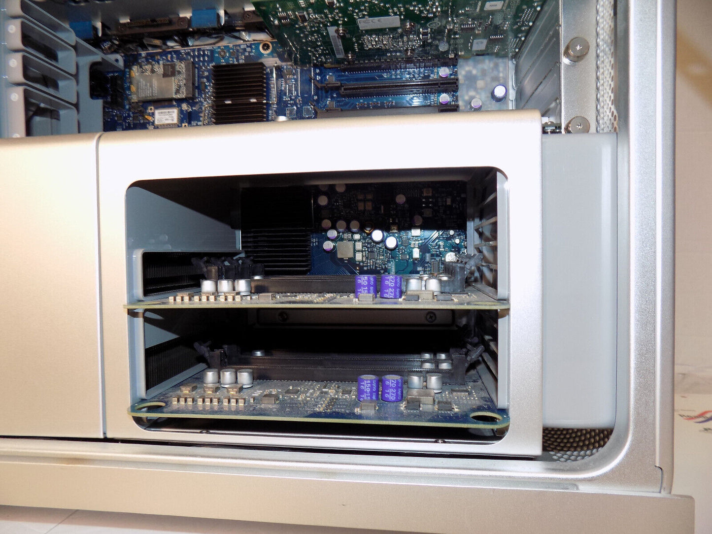 Apple A1186 Mac Pro Desktop 2008 Xeon NO RAM No Hard Drive