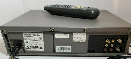 Sanyo VM-680 Hi Fi Stereo 4 Head Vhs VCR VHS Player with Remote and TV Cables