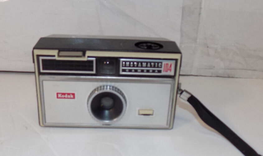 Vintage Kodak Instamatic 104 Camera 126-Film Cartridge Camera for Prop Untested