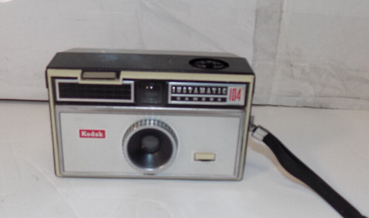 Vintage Kodak Instamatic 104 Camera 126-Film Cartridge Camera for Prop Untested