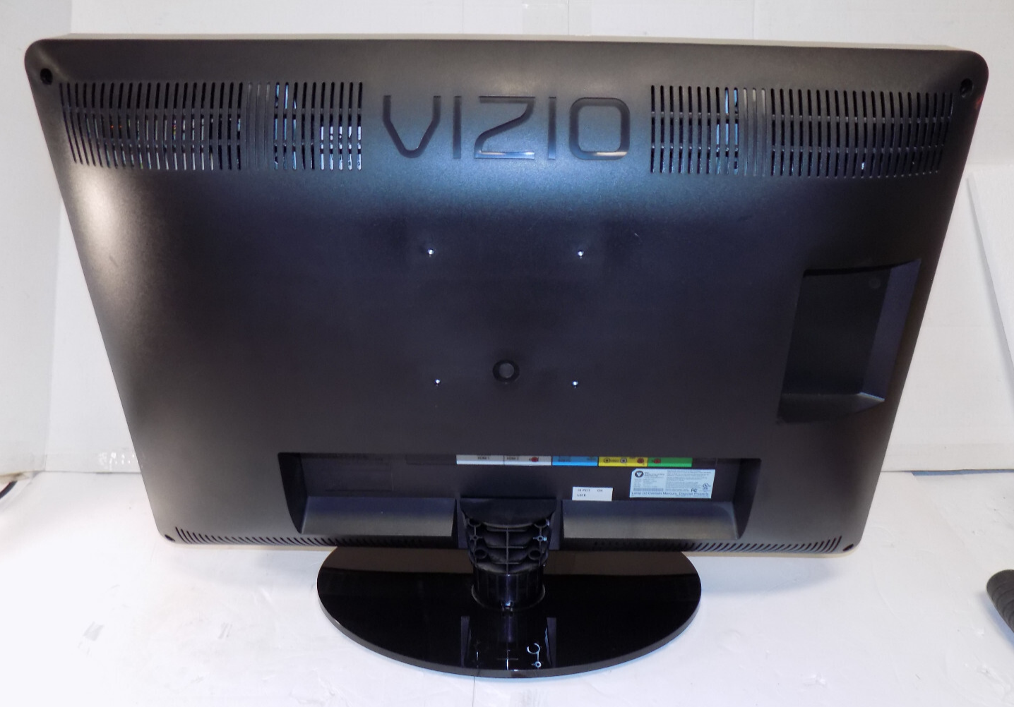 Vizio VA26LHDTV10T 26" HDTV 1080p TV HDMI VGA Inputs with Remote Control