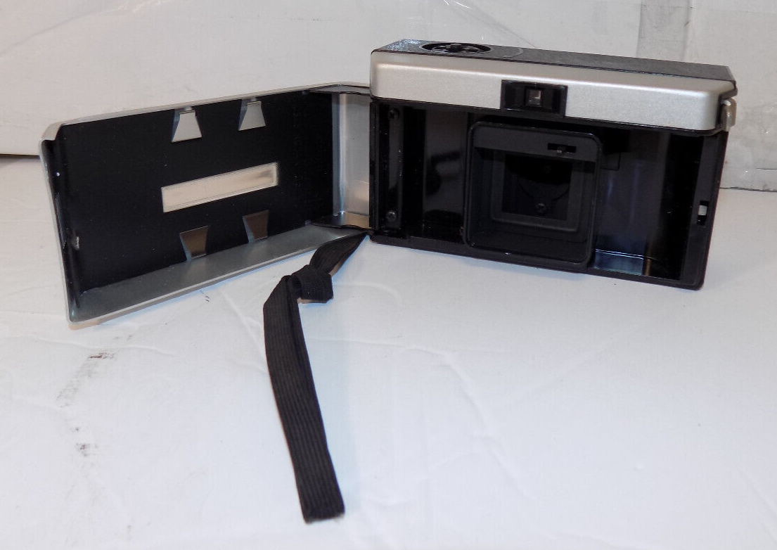 Vintage Kodak Instamatic 104 Camera 126-Film Cartridge Camera for Prop Untested