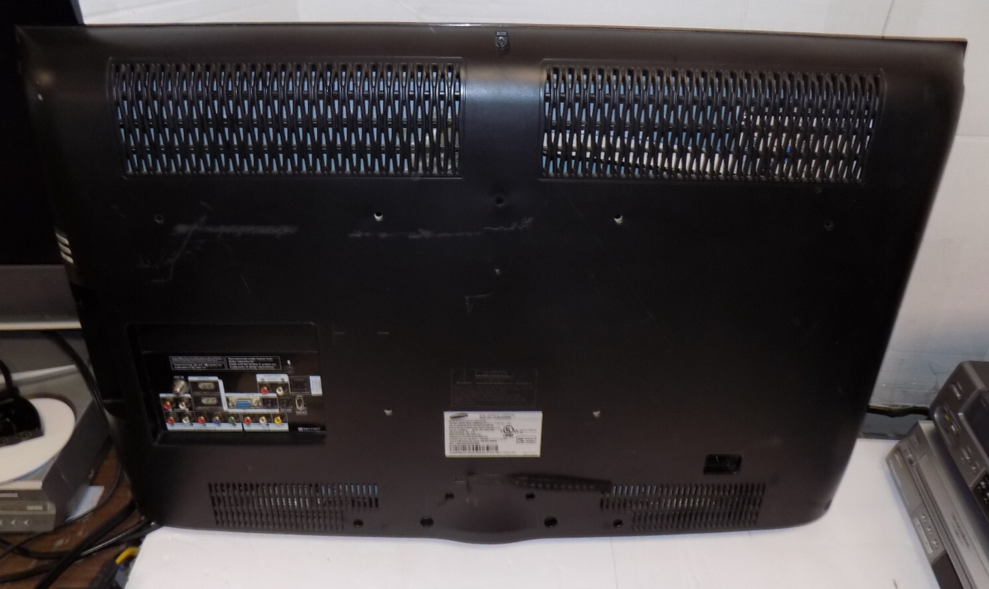 Samsung LN32B360 32" 720p LCD HDTV PC Input with Remote No Stand