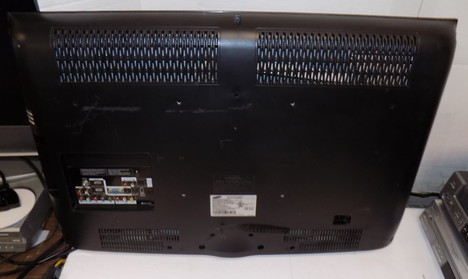 Samsung LN32B360 32" 720p LCD HDTV PC Input with Remote No Stand
