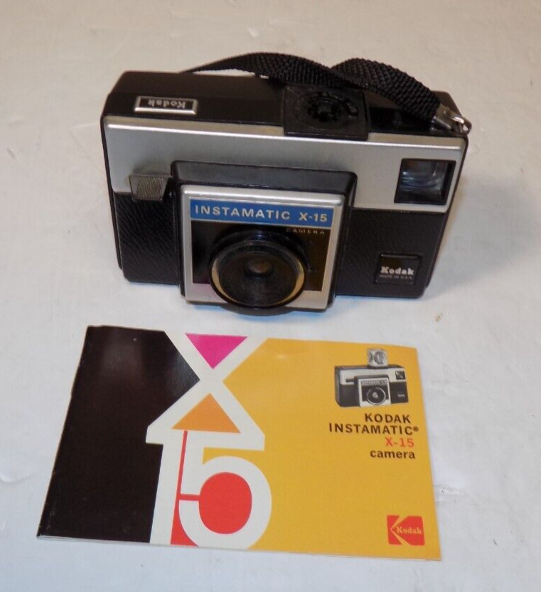 Vintage Kodak Instamatic X-15 Camera with Instructions Magicube Extender and Bag