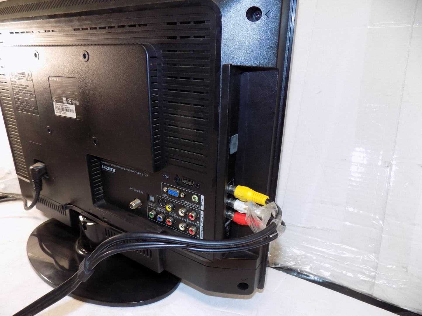 Dynex 22 In 720p LCD TV HDTV (DX22L150A11) With PC Input Includes Remote