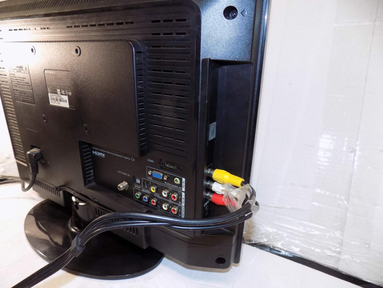 Dynex 22 In 720p LCD TV HDTV (DX22L150A11) With PC Input Includes Remote